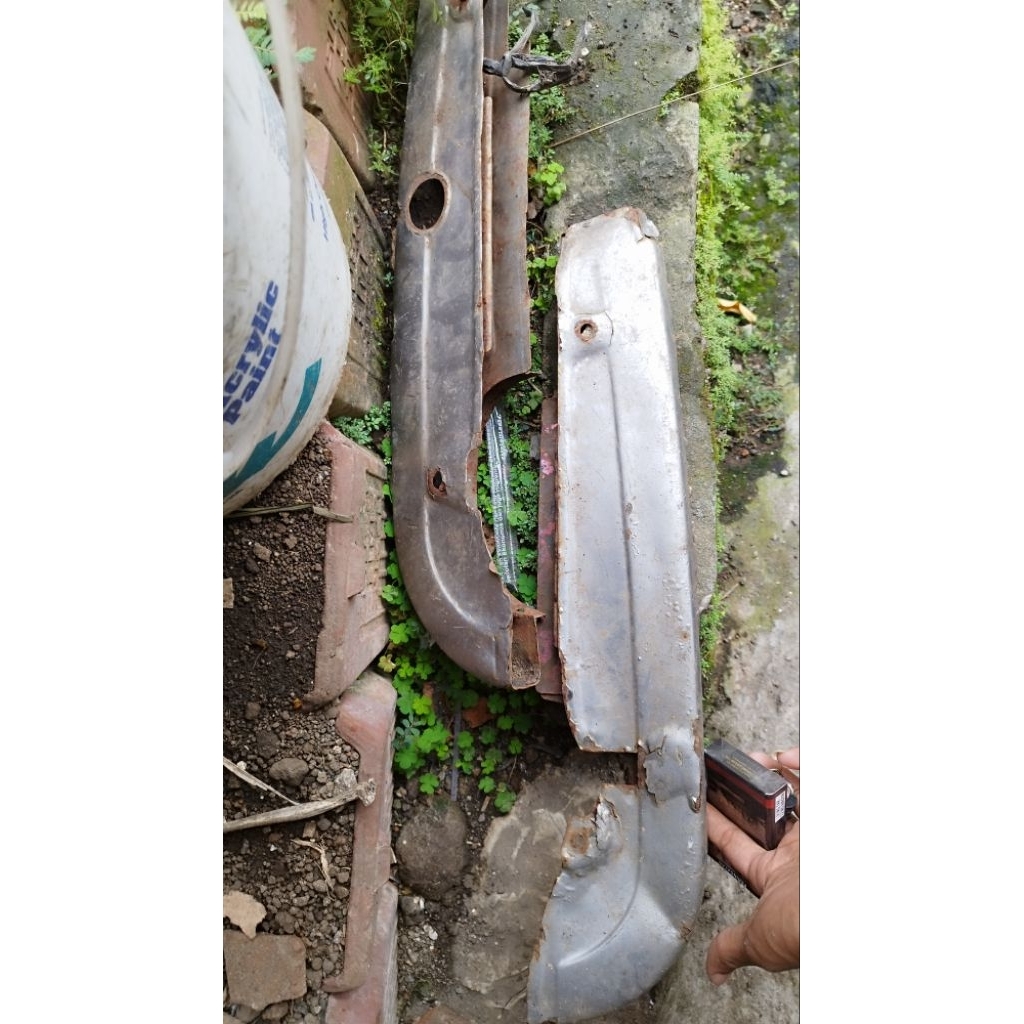 KETENGKAS TUTUP RANTAI HONDA GL100 ORIGINAL SILVER SECOND