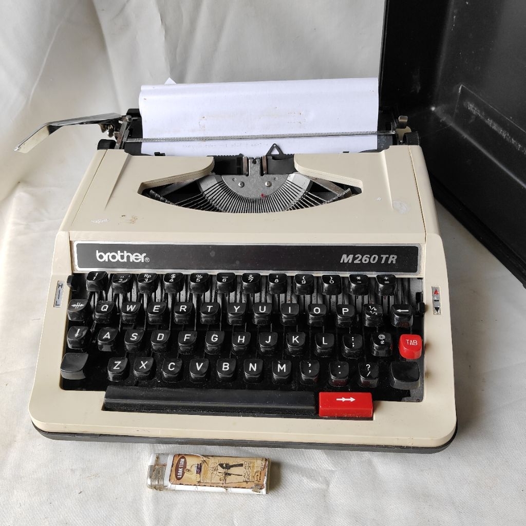 Pajangan Vintage Mesin Tik Brother M 260 TR