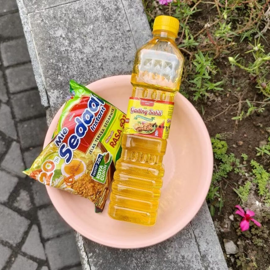 piring kupat free minyak goreng & mie instan harga ekonomis (piring & mie random)