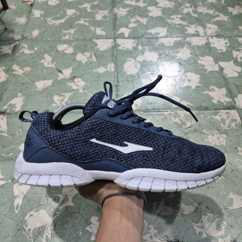 Sepatu Erke Sneakers Pria(43)