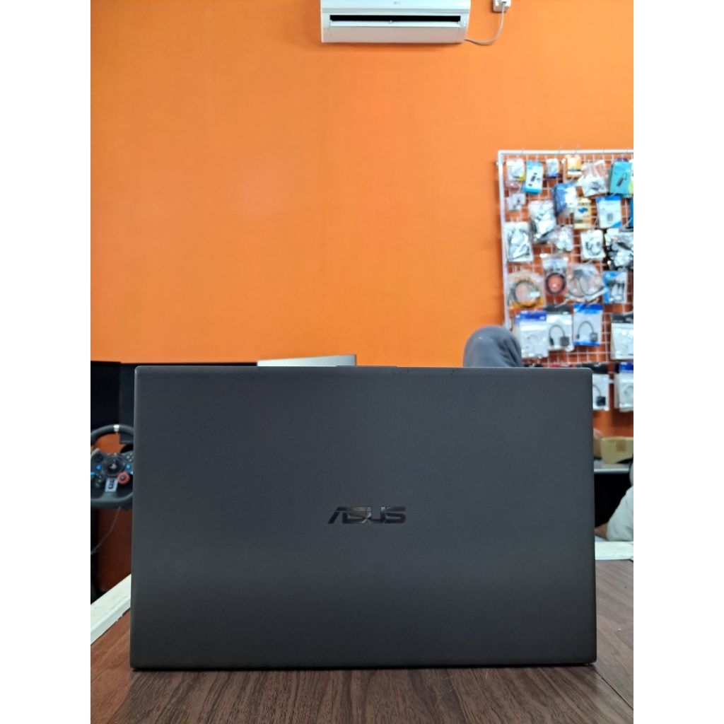 Asus Vivobook Ryzen 3,layar 15.6