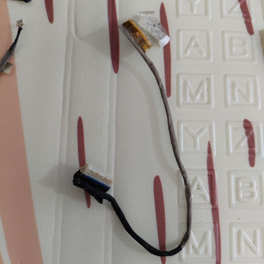 fleksibel flexsibel lcd laptop ACER e1-470