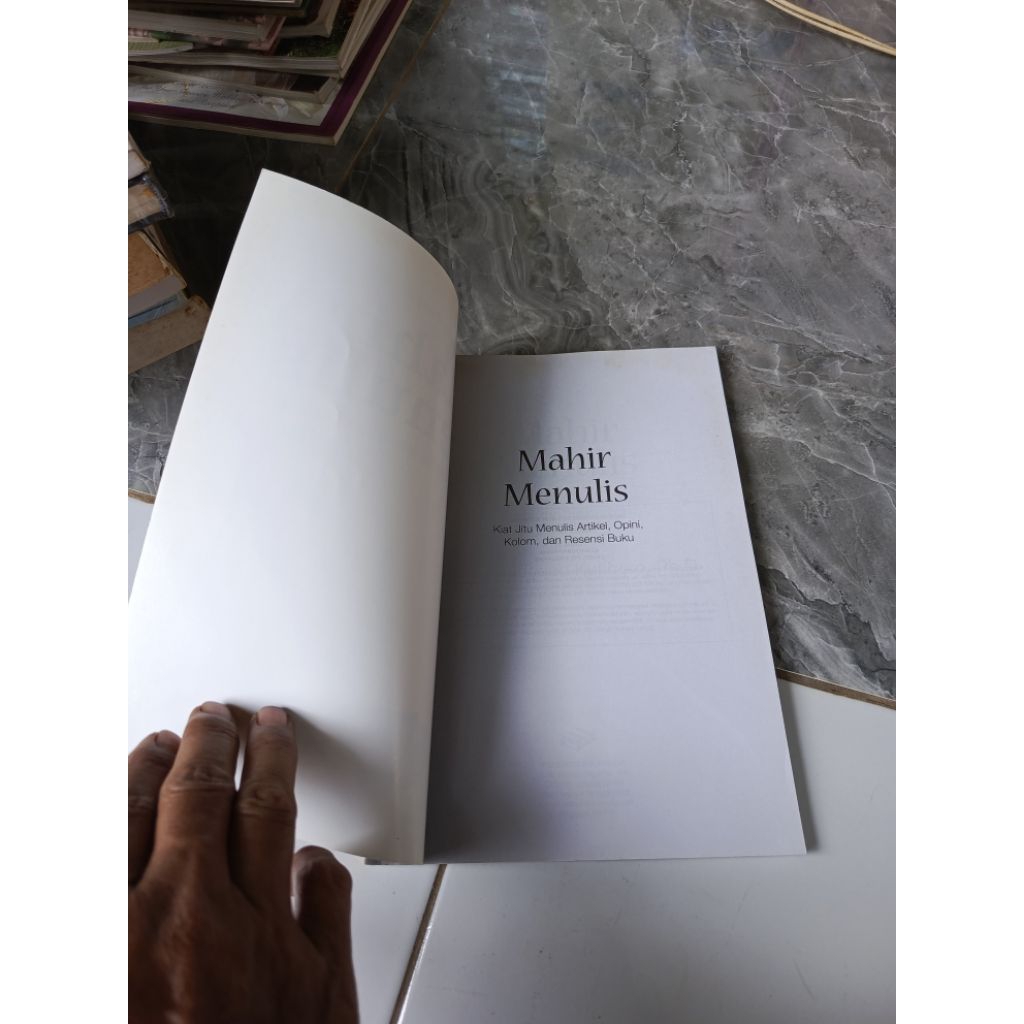 Mahir Menulis Kiat Jitu Menulis Artikel Opini, Kolom & Resensi Buku-Prof. Mudrajad Kuncoro, Ph.D.-Di