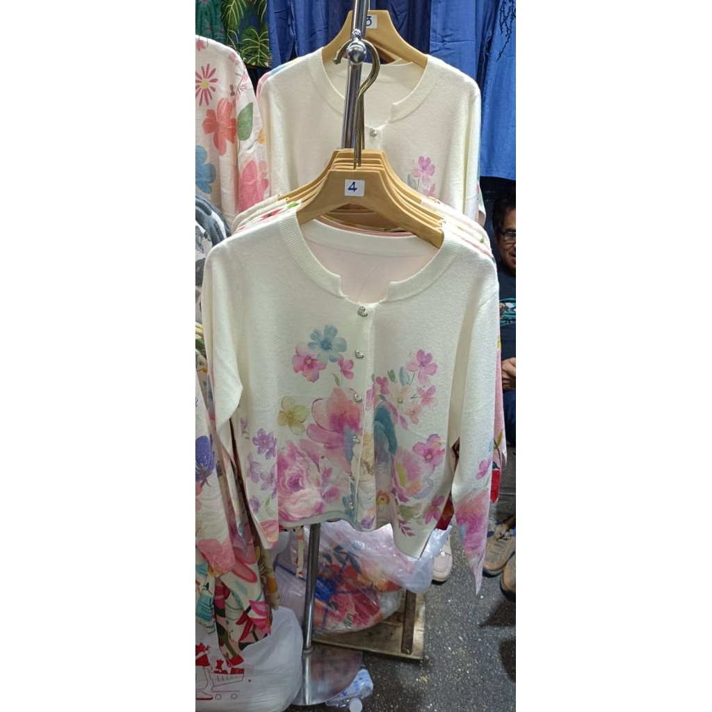 Cardigan motif bunga