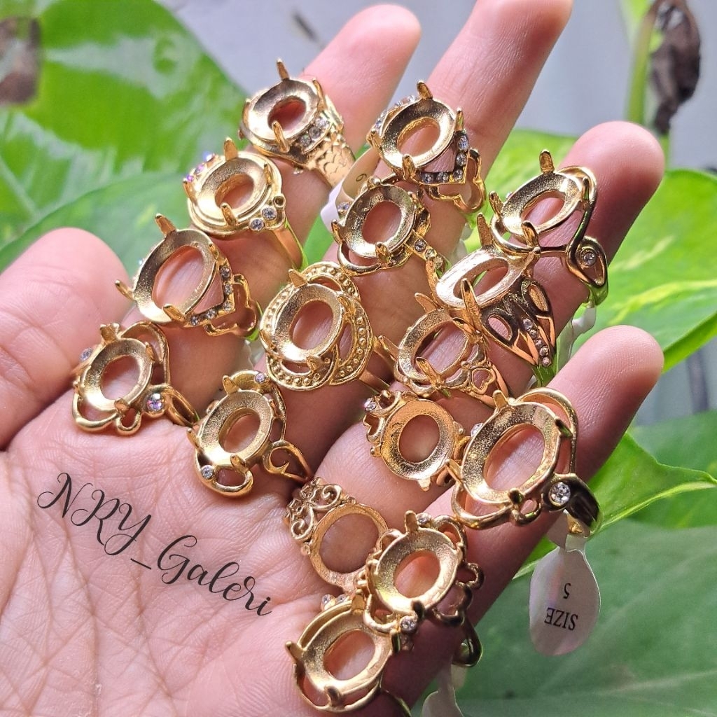 cincin/ring batu permata akik untuk wanita/cewek warna gold emas Titanium awet