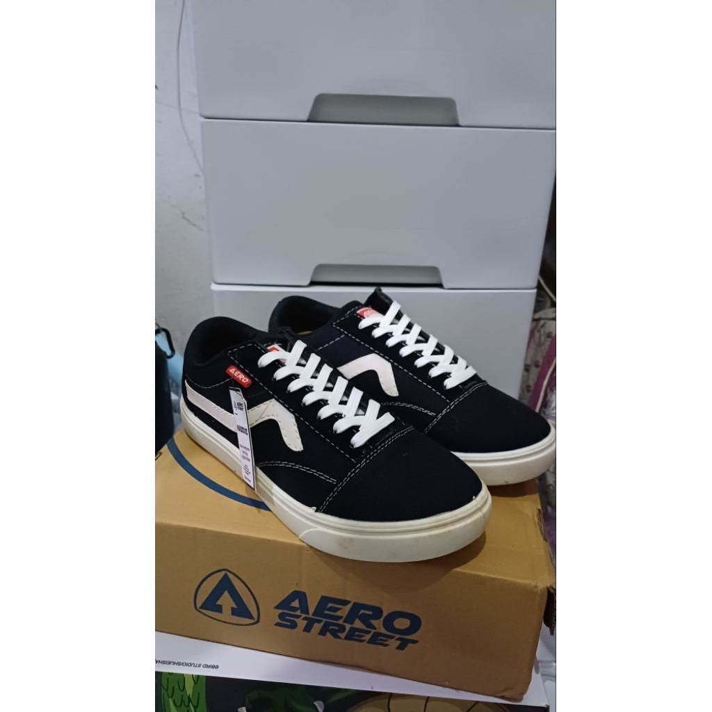 Aerostreet Massive Black