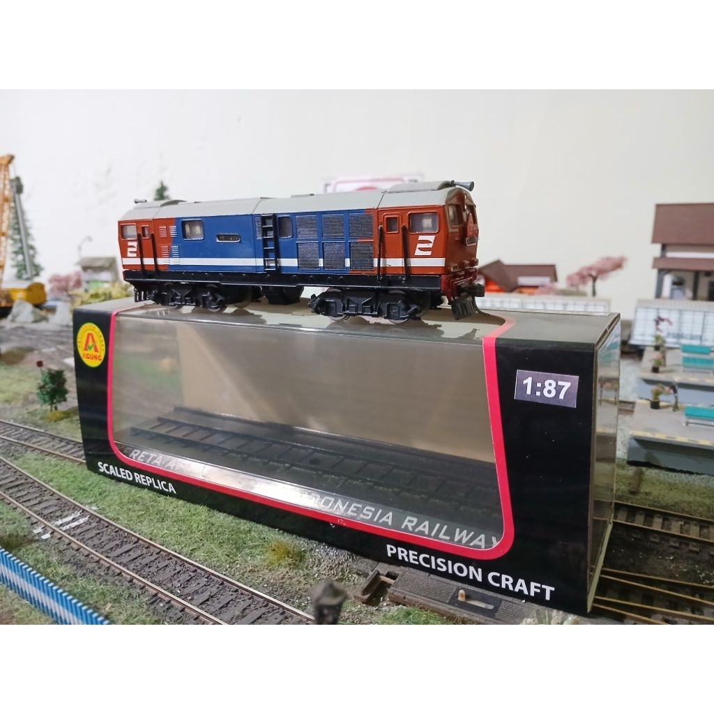 Miniatur Lokomotif seri BB 304 RnB Agung Craft skala HO