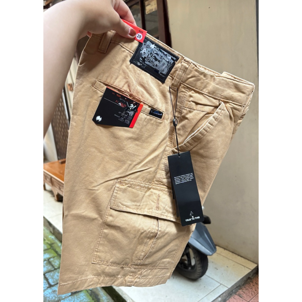 Celana Cargo Pria Dewasa, Celana Pendek Diatas Lutut