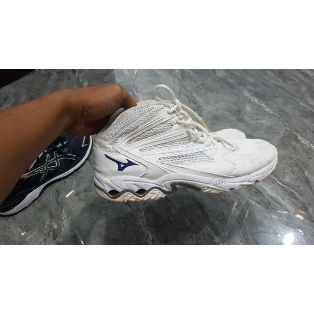 sepatu volly second 41