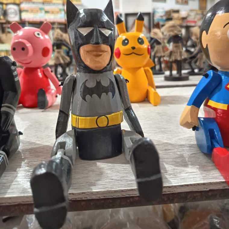 Boneka kayu/ boneka karakter/ boneka hero/ boneka batman/patung boneka kayu Batman