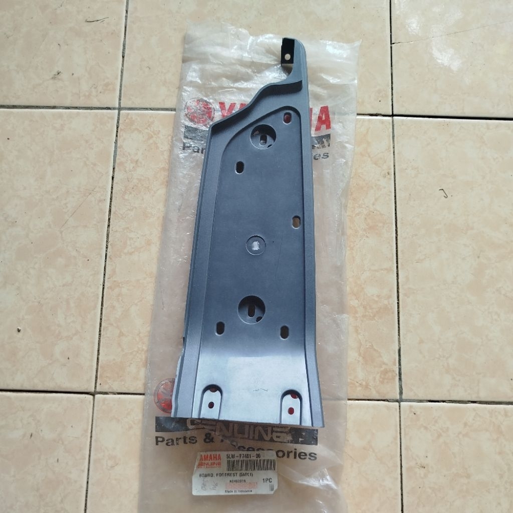 Cover Pijakan Bordes Board Footrest Kiri Abu Abu Nouvo Lele Original YGP 5LW-F7481-00