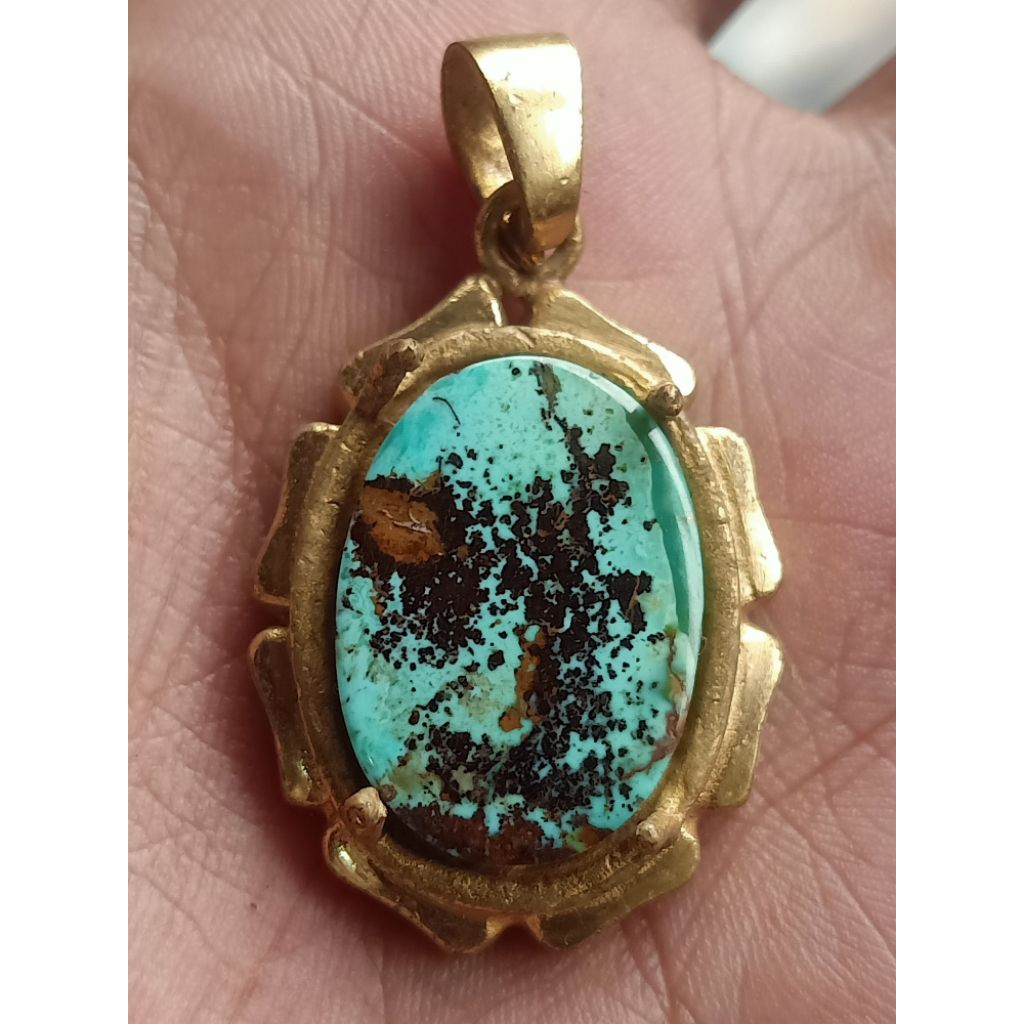 liontin batu pirus Persia