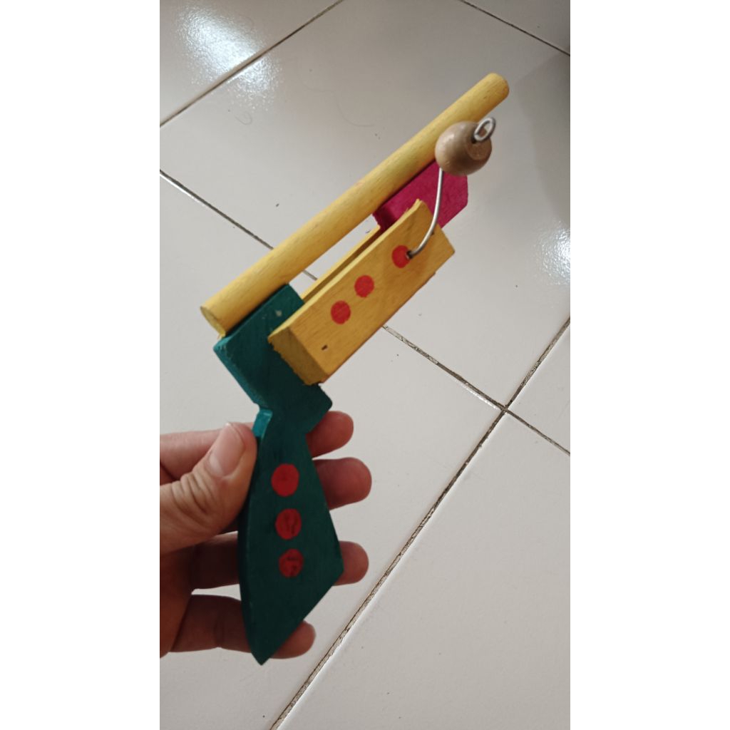 Mainan pistol kayu jadul preloved