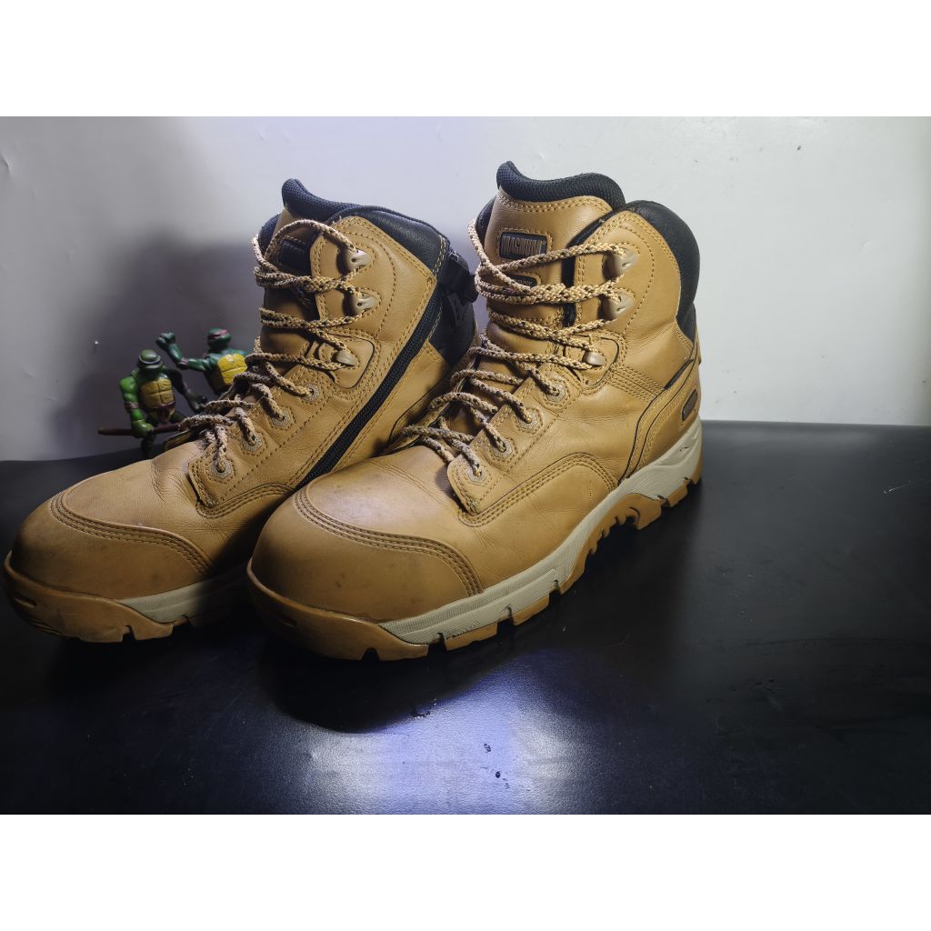 sepatu safety mgnm second size 45 krem