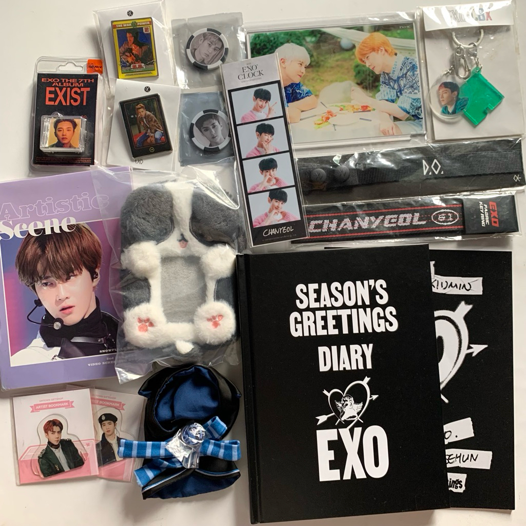 exo suho chen chanyeol d.o. kyungsoo sehun official md merchandise history enamel badge pin button t