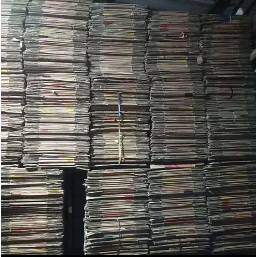 Kardus Bekas Intermi Mi Instan Tebal 2 mm Ukuran 30,5 cm x 20,5 cm x 24 cm