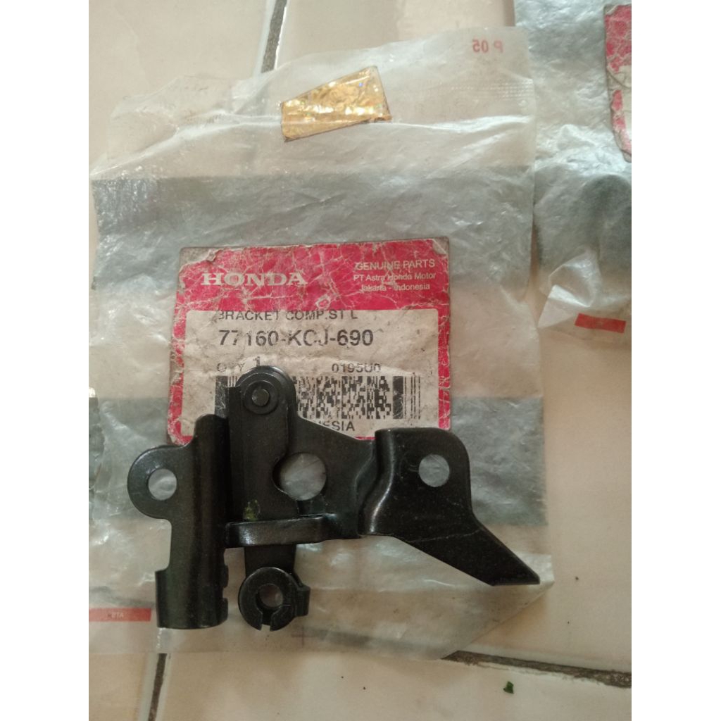 Braket kuncian jok honda tiger 200 tiger lama tilas tiger lawas original 77160 KCJ 690