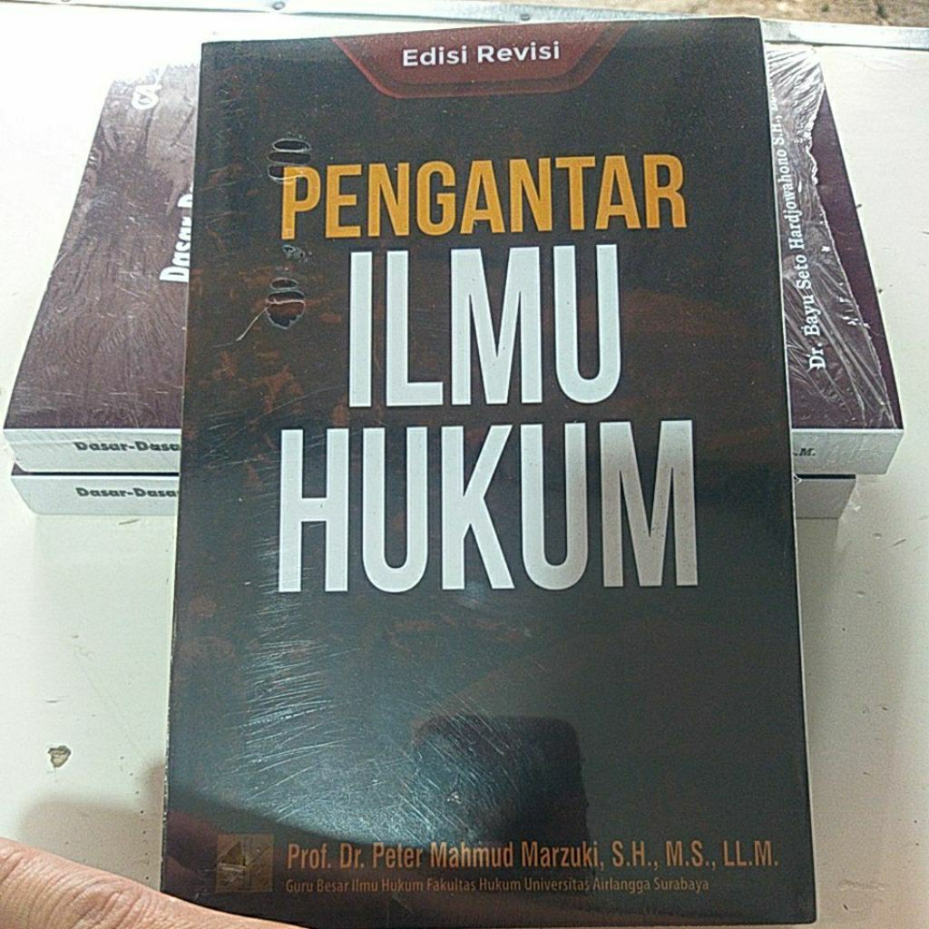 Buku Pengantar Ilmu Hukum,Karangan Prof.Dr.Peter Mahmud Marzuki,SH..,M.S,,LL.M
