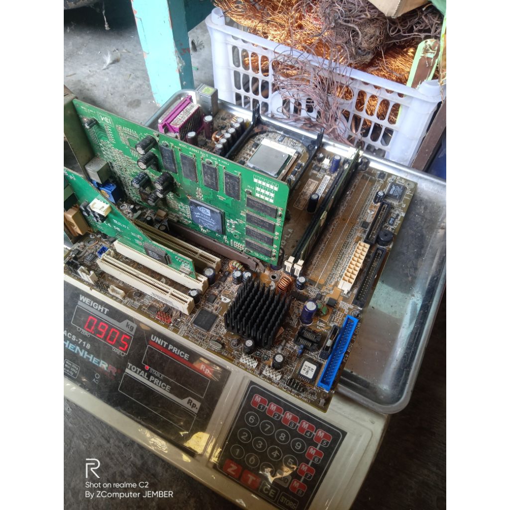 mainbord komputer pentium 4 satu sett kondisi gambling