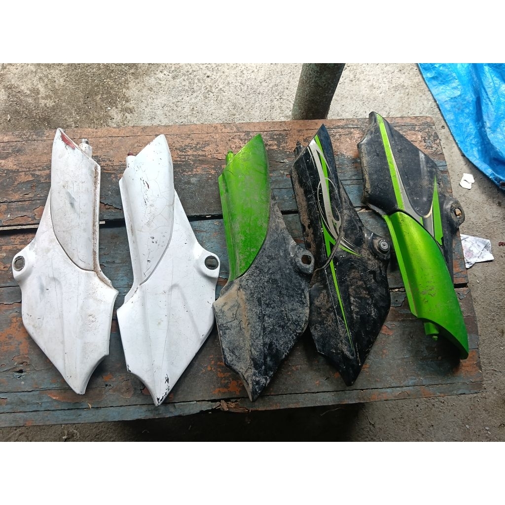 Cover tutup aki ninja r bekas copotan motor kanan/kiri