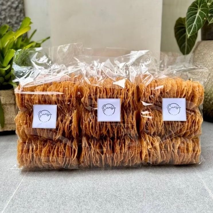 SERMIER PEDAS HOT KERUPUK SINGKONG Spesial Grade A Non MSG Sachet 1 Kg isi 150 sampai 180 lembar  Sn