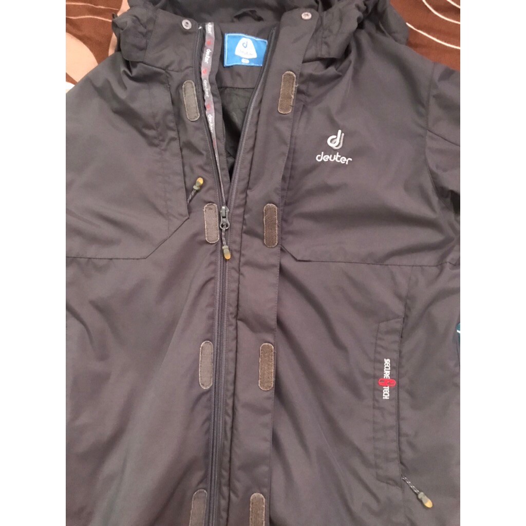 jaket deuter gorpcore