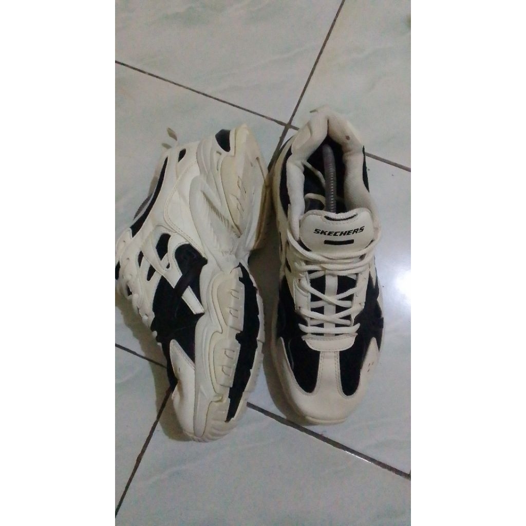 Sepatu Skechers 41,5