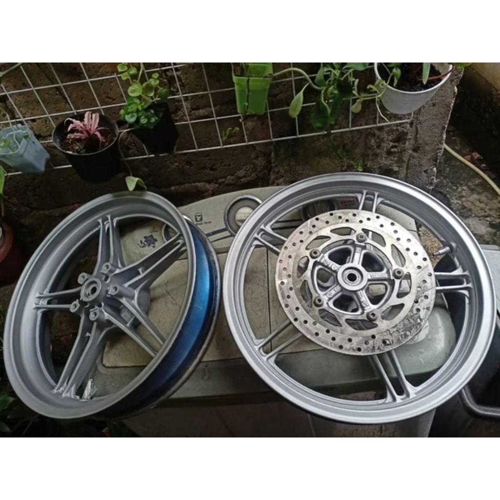 Velg yamaha R15 v2 r 15 v 2 pelek racing palang original ori copotan sdar layak d