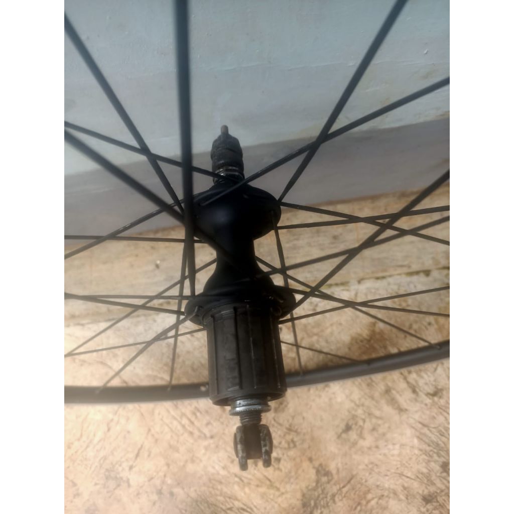 wheelset roadbike araya 700c bahan Aloy kondisi bekas harga nego