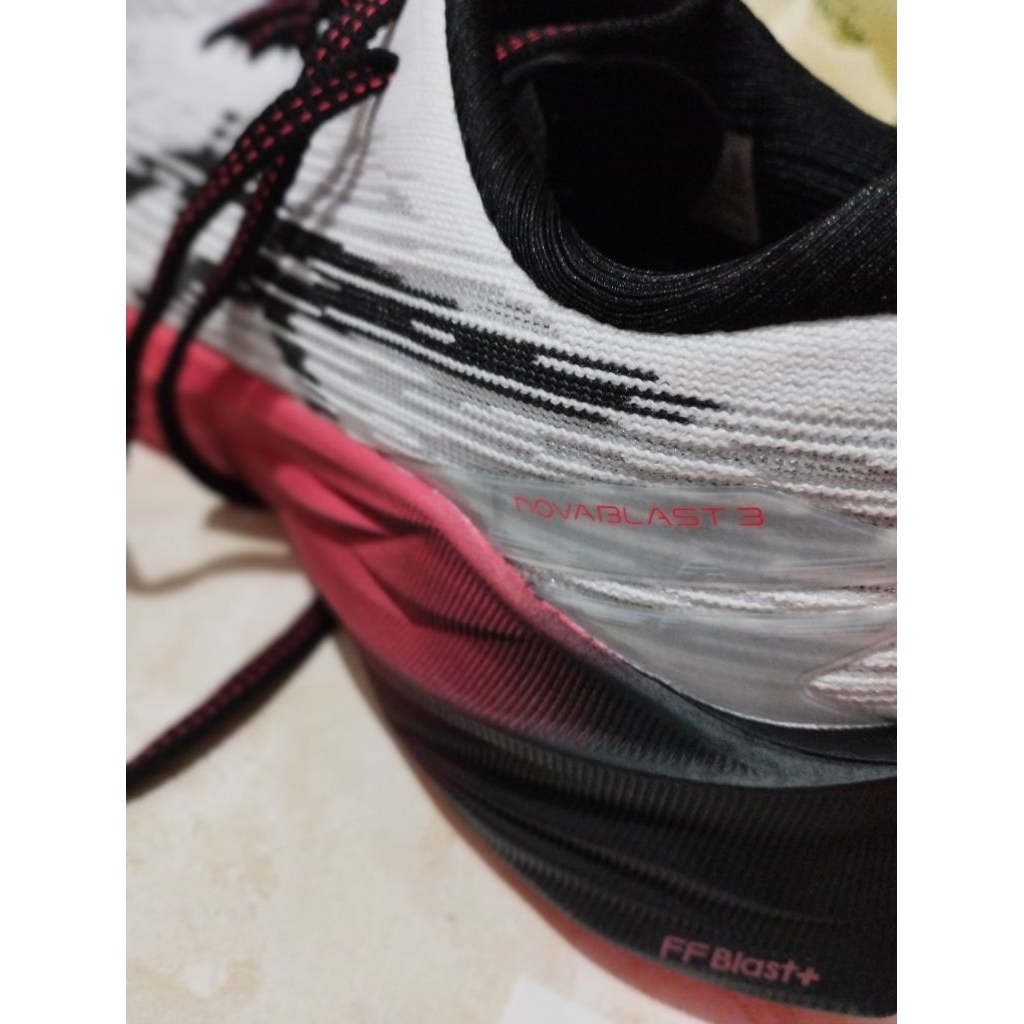 Preloved Asics Novablast 3