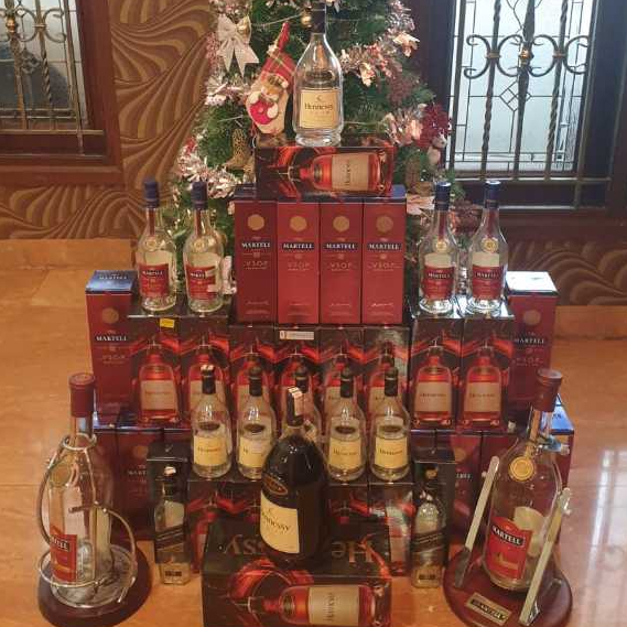 Botol Hennessy/Martell/Black Label Bekas Original Lengkap Box – Cocok untuk Dekor Bar & Koleksi