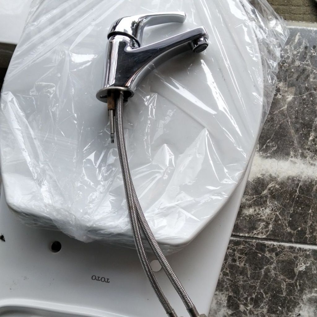 kran wastafel Toto panas dingin second