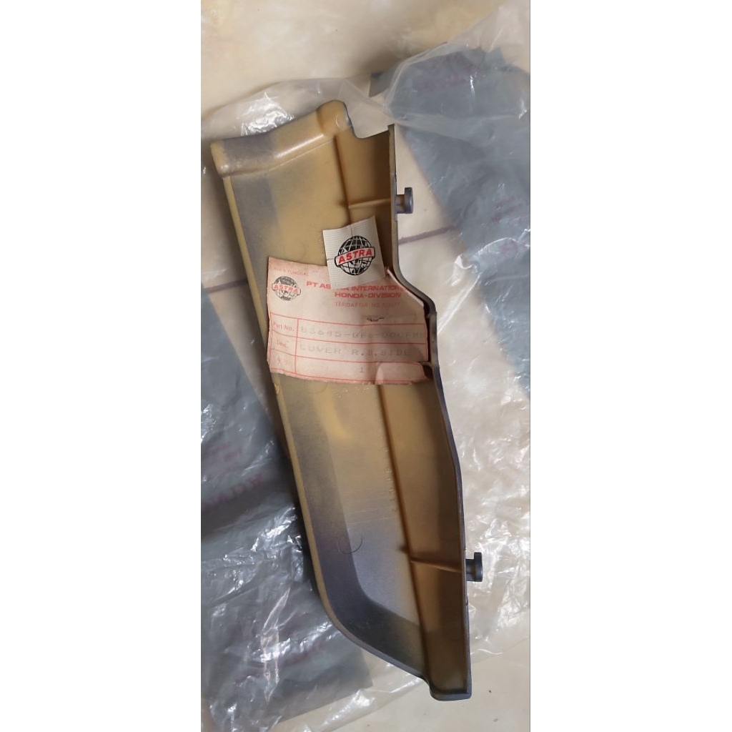 cover B kempolan Honda win warna grey abu abu