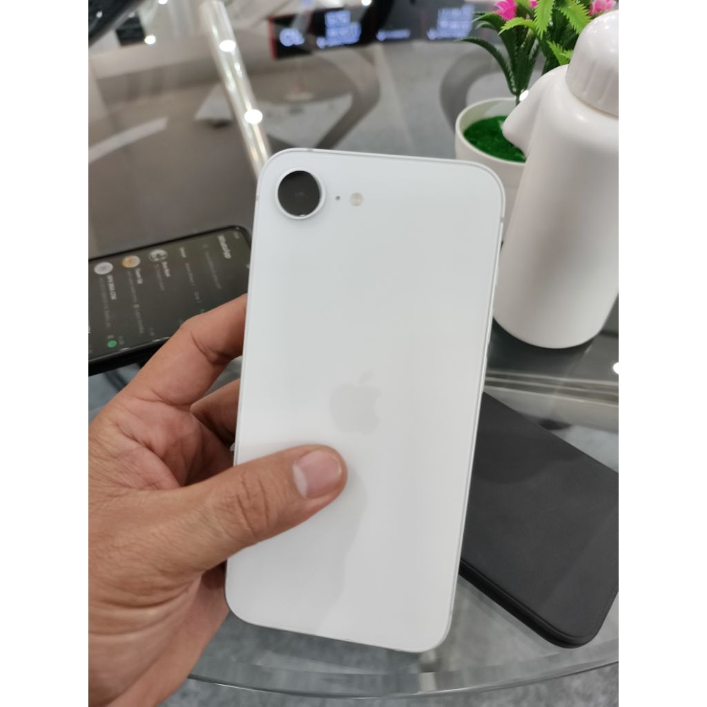 Iphone 16e ex inter minus wifi sinyal kena blok mulus baru Charge 3x garansi on terima TT