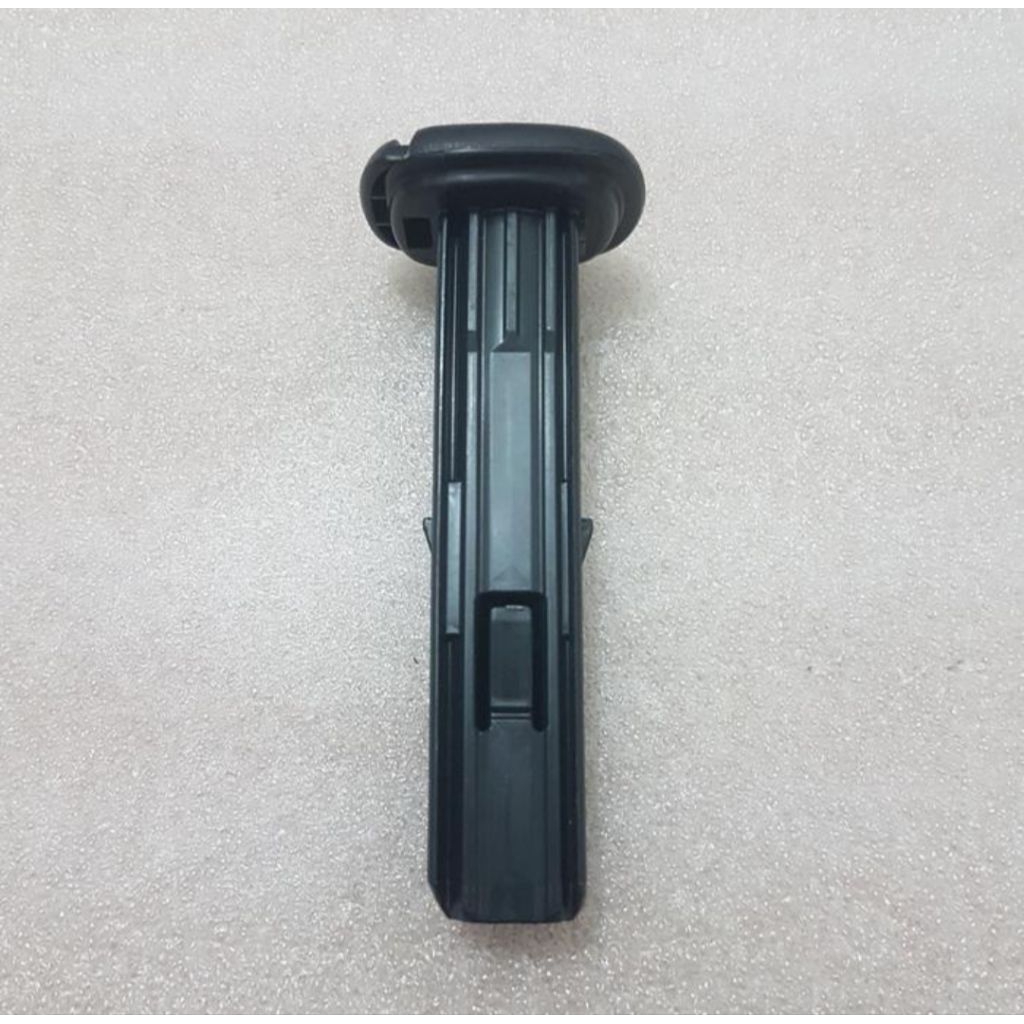 Stik Headrest Sandaran Kepala Toyota Innova Reborn.