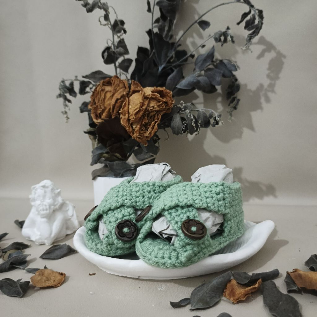 Sandal Rajut Bayi Kancing Depan