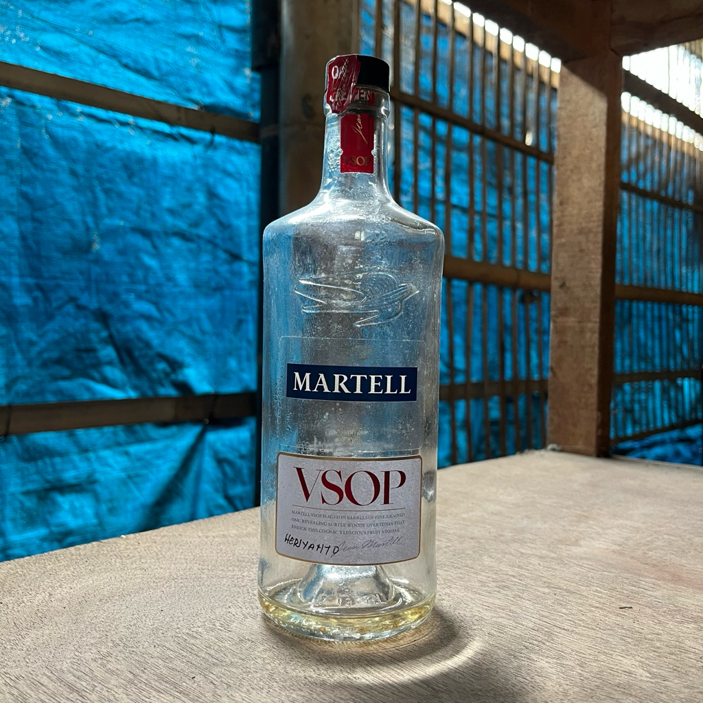 Botol kosong botol bekas Martell VSOP pajangan murah, pajangan kamar, hiasan minibar, koleksi unik