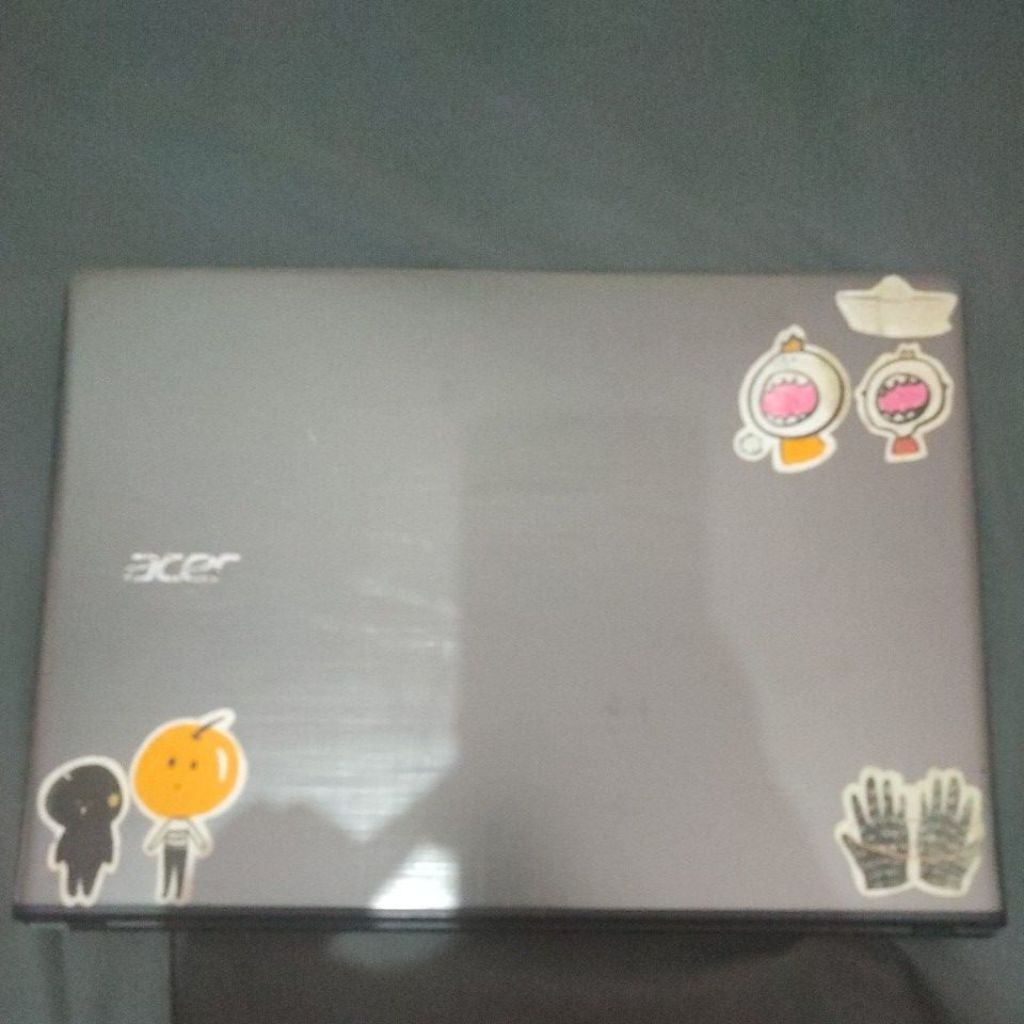 Acer Aspire E14 Core i5 7200U Nvidia 940MX 2GB RAM 4GB HDD 1TB Laptop Bekas