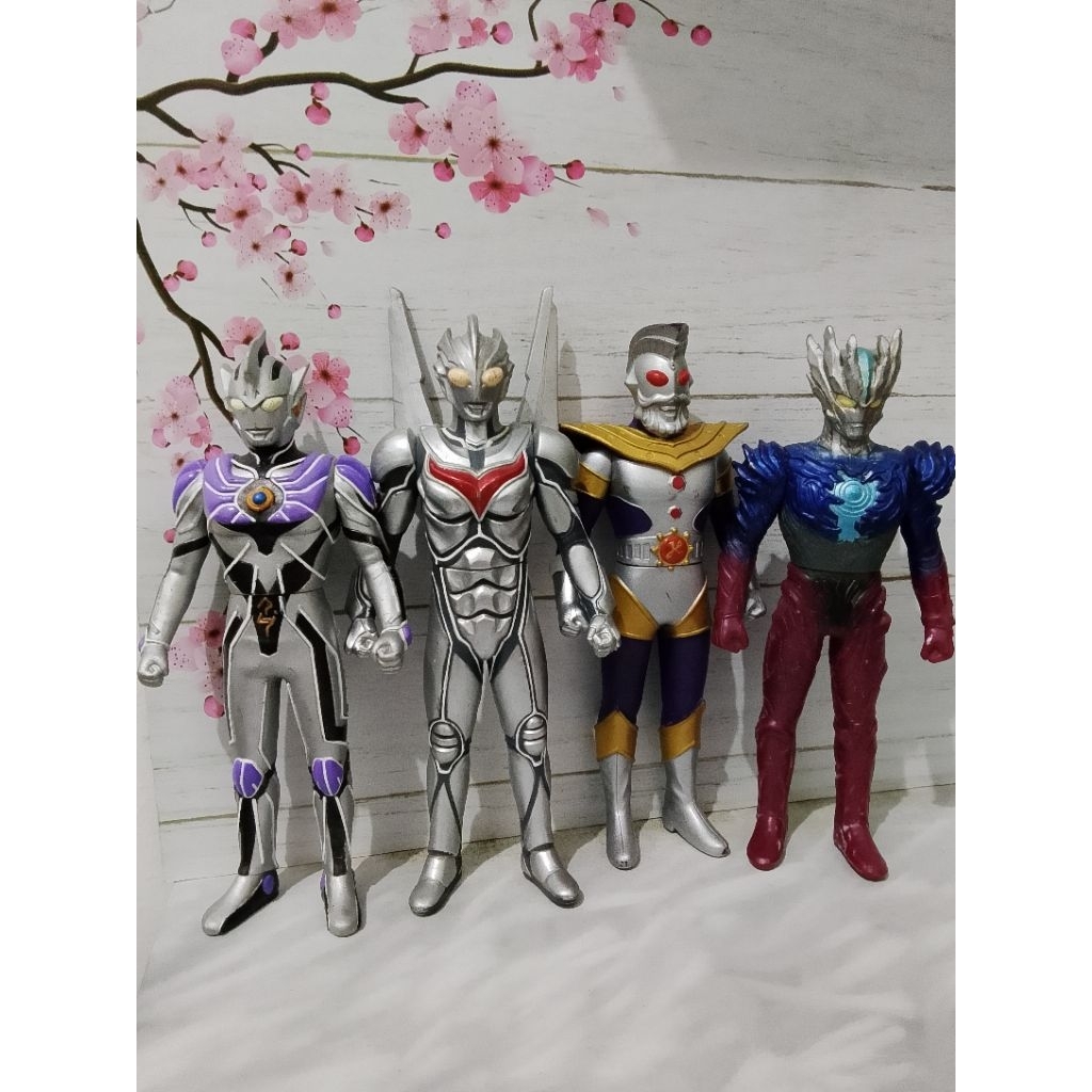 Set Ultra Hero Series God of Ultra Ultraman Noa Legend King Saga Original Bandai Sofubi | Legendary 