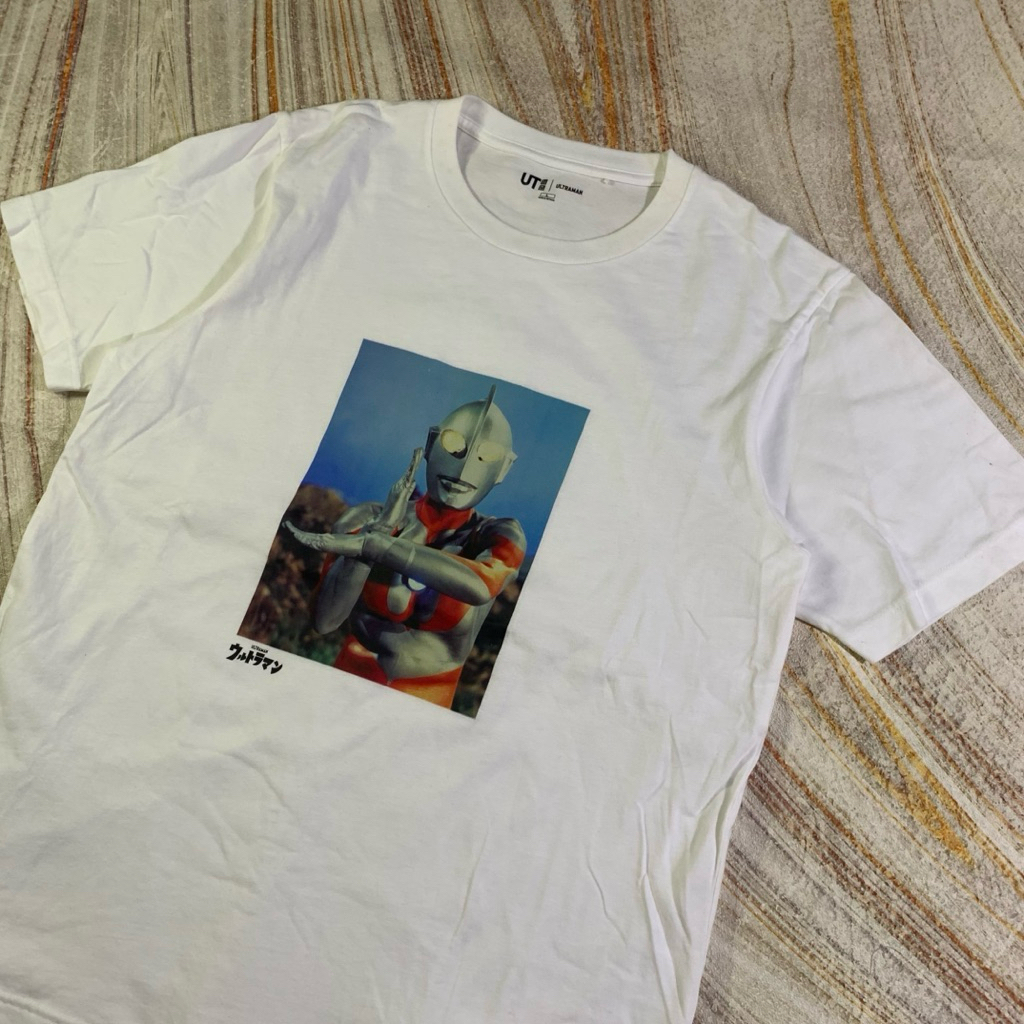 Tshirt Uniqlo x Ultraman