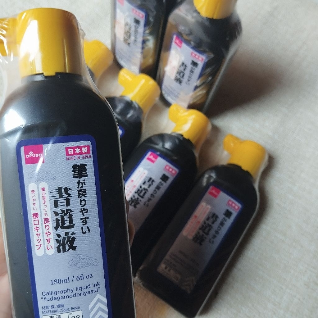 Tinta Daiso Jepang 180 ml warna hitam