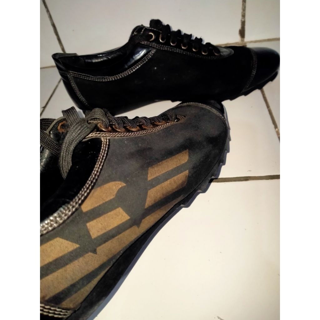 Sepatu merek emporio armani