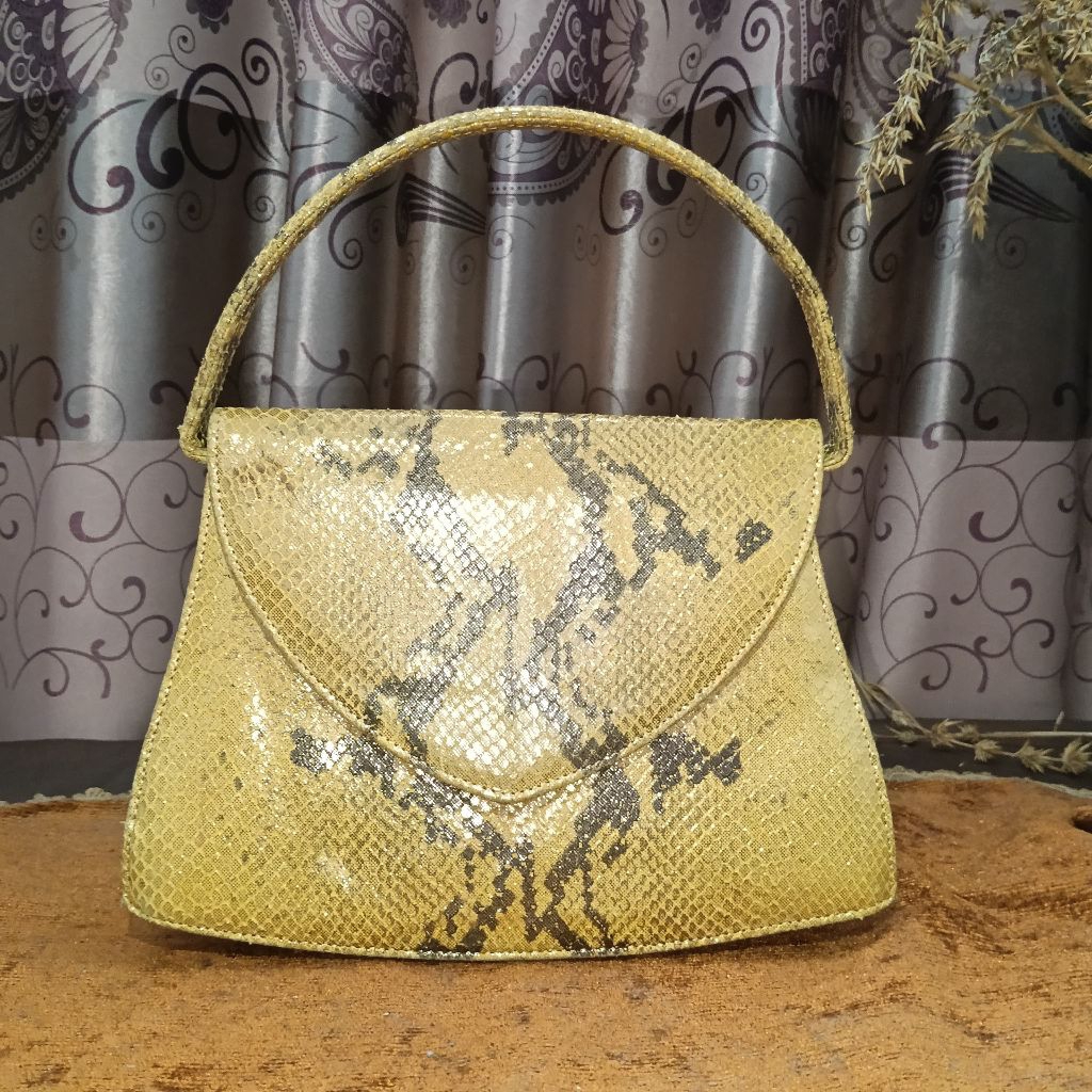 Tas Pesta Kulit Ular