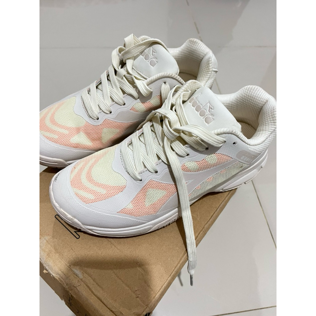 DIADORA HOSHIE TENNIS SHOES SEPATU BADMINTON PADEL