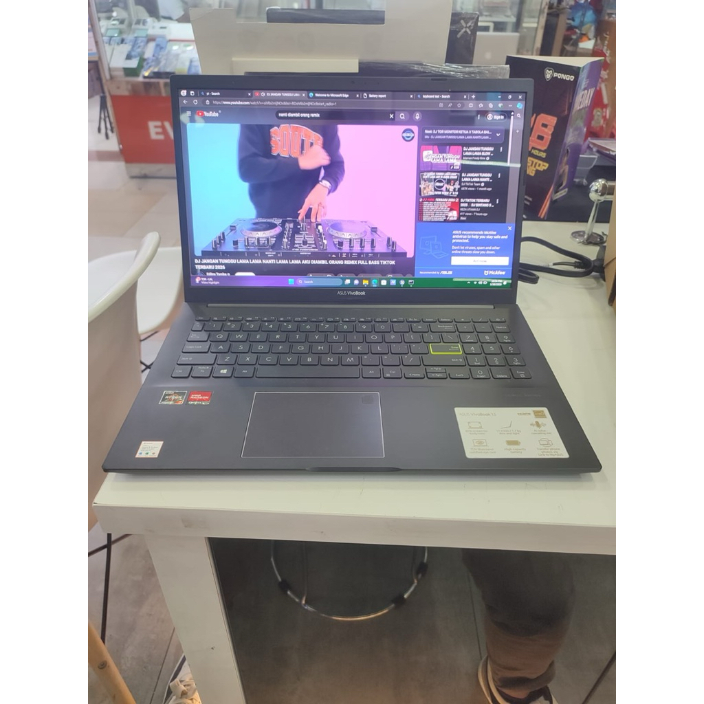 Laptop Asus Vivobook X513UA Amd Ryzen 7 5700U RAM 16GB 512GB SSD 15.6 Inch OLED Full HD Windows 11