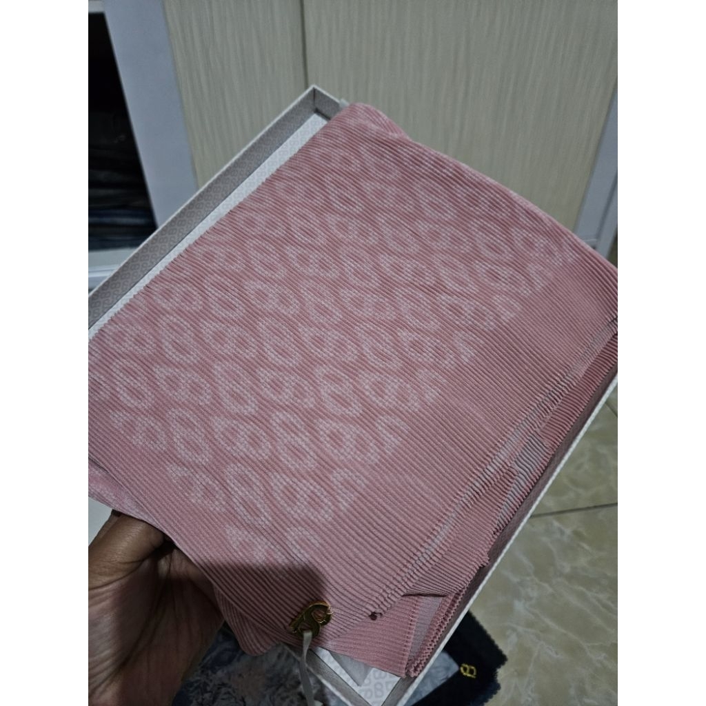 pleated shawl buttonscraves new