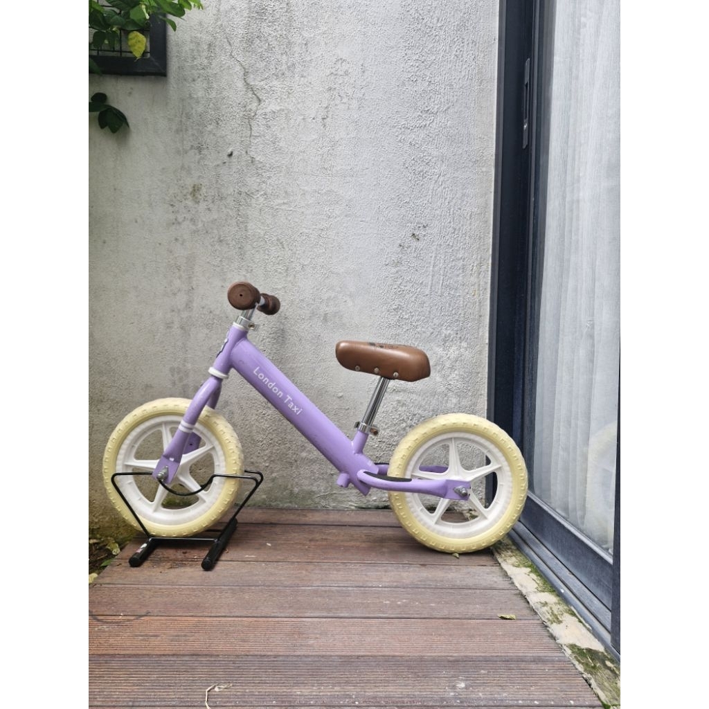 (PRELOVED) Balance Bike London Taxi