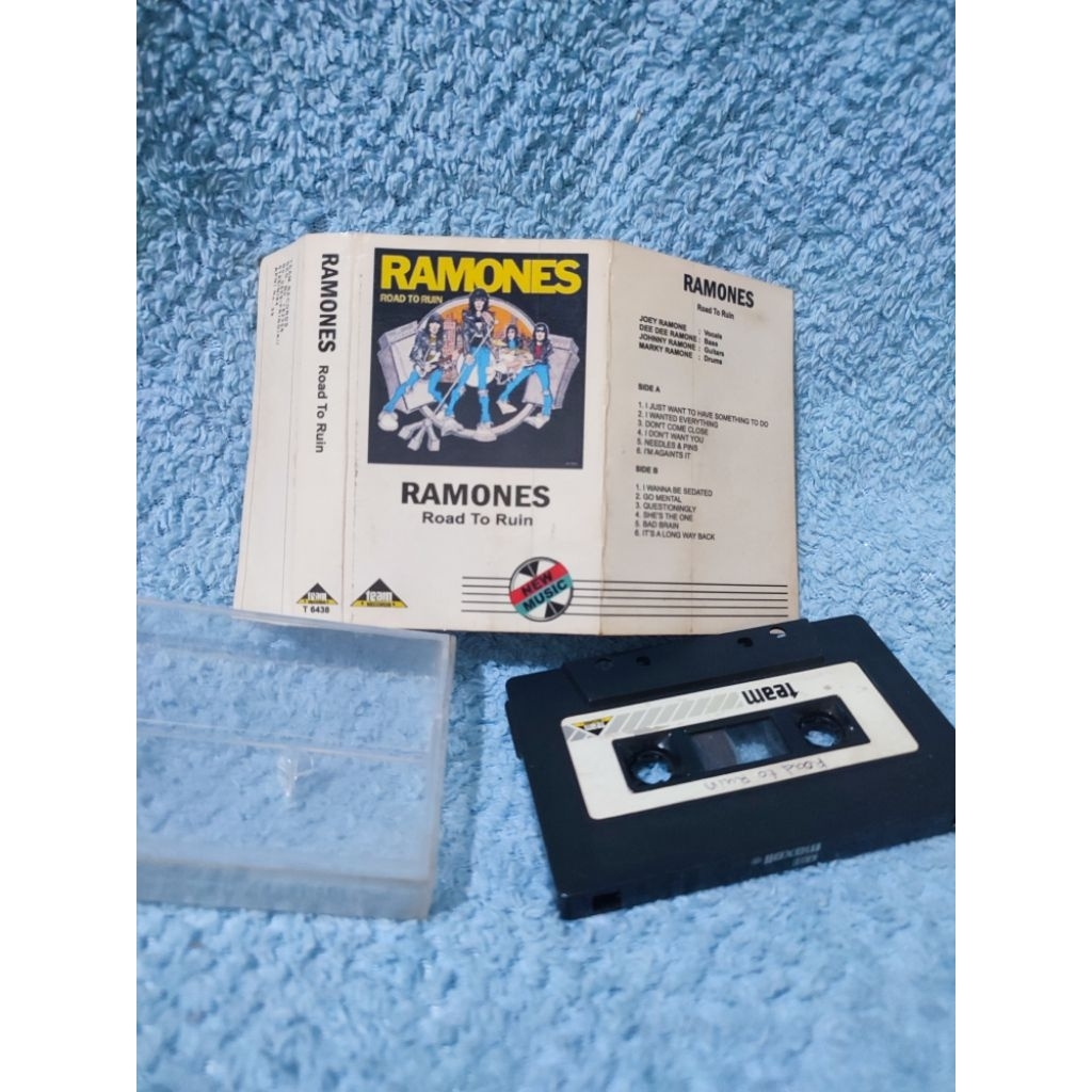 Kaset Pita Ramones Road To Ruin Original