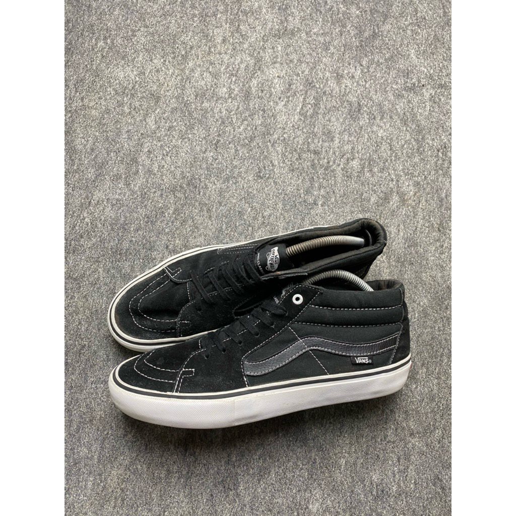 V4NS SK8 MID PRO BLACK WHITE SIZE 44 ORIGINAL SECOND