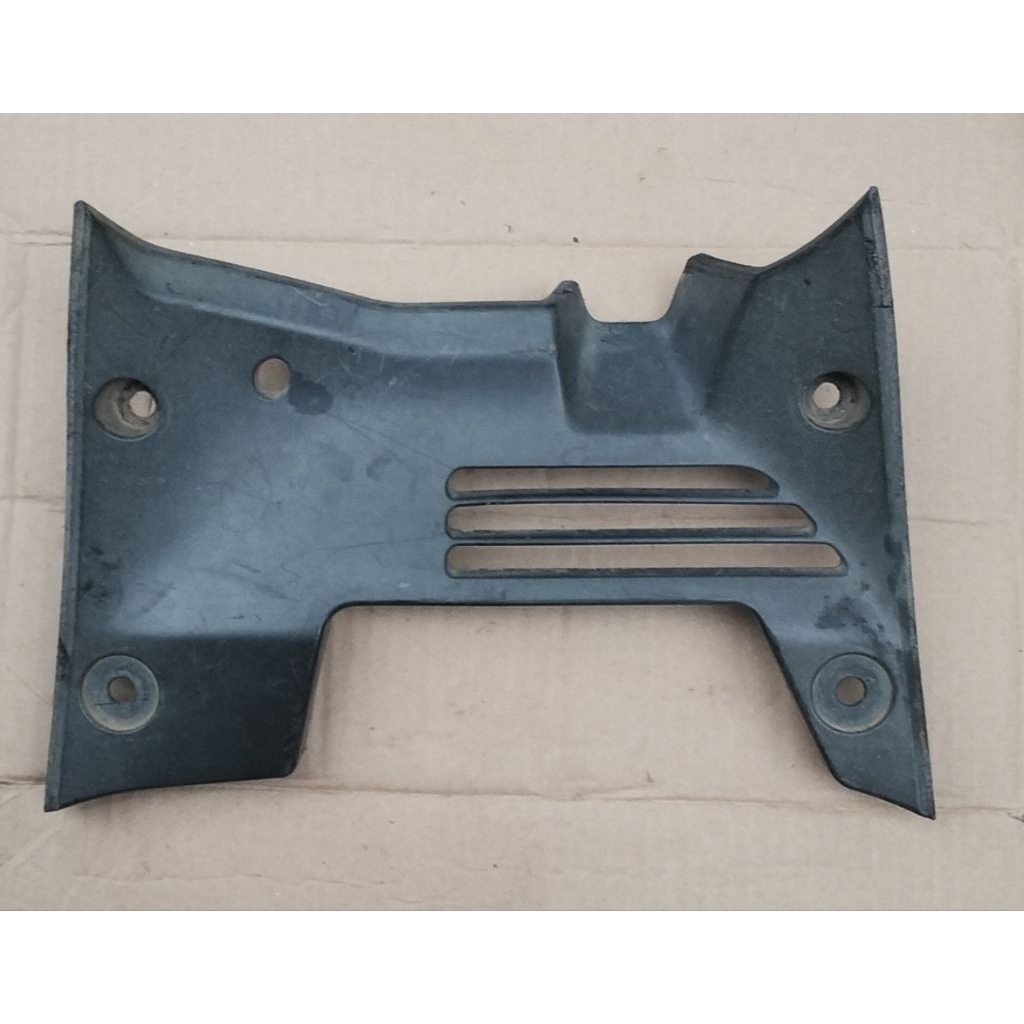 COVER FR LOWER SAMBUNGAN SAYAP DALAM  TENGAH HONDA SUPRA X 125 HELM IN FI
